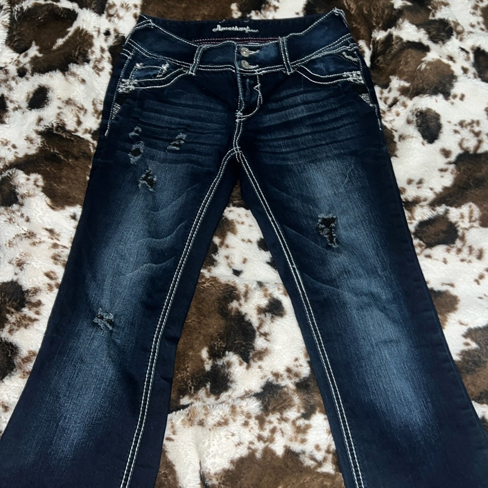 stretchy also dark blue with black rhinestones, also has flower details